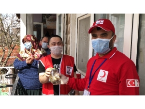 Down Sendromlu Genç Kumbarasını Kızılay’a Bağışladı