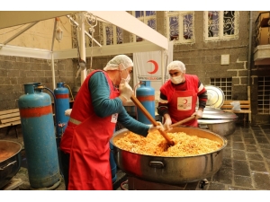 Kızılay Sur Şubesinden Her Gün 2 Bin Aileye Yemek Servisi