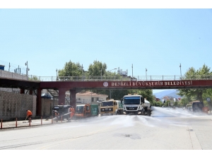 Denizli’de Tüm Cadde Ve Sokaklar Dezenfekte Edilmeye Devam Ediyor