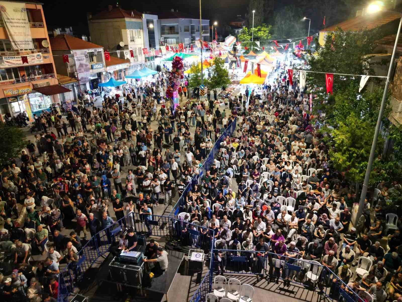 30-geleneksel-kizilcaboluk-festivali-coskuyla-tamamlandi