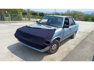 Korona Virüse Karşı Otomobiline Maske Taktı