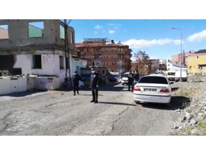 Sokağa Çıkma Kısıtlamasını Hiçe Sayıp, Güvercinler İçin Kavga Ettiler