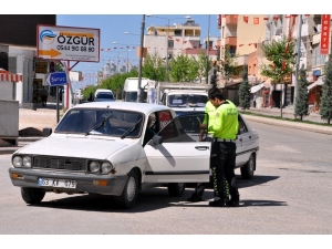 Akçakale’de Yol Kontrolleri Devam Ediyor
