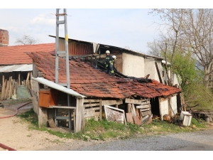 Bolu’da, Odunluk Yangını Kısa Sürede Söndürüldü