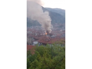 Devrek’teki Ev Yangını Cep Telefonuna Böyle Yansıdı