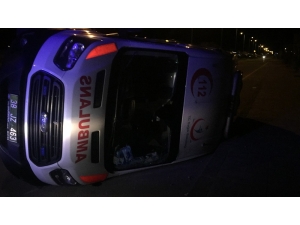 Hasta Taşıyan Ambulans Kazada Yan Yattı