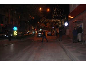 Sokaklarda Yine Aynı Manzara: ‘Canımız Çok Sıkıldı, Hava Almaya Çıktık’