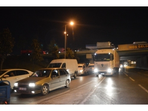 4 Günlük Sokağa Çıkma Kısıtlaması Sona Erdi, Bayrampaşa Halinde Uzun Araç Kuyrukları Oluştu