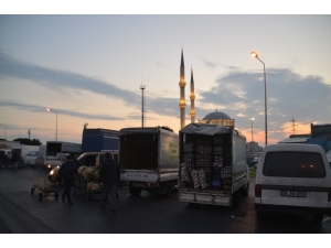 Bayrampaşa Halinde Gece Başlayan Yoğunluk Sabah Saatlerine Kadar Devam Etti
