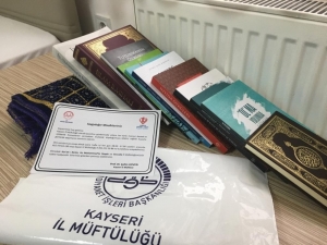 İl Müftülüğü Karantinada Kalanlara Kur’an-ı Kerim Ve Seccade Ve Kitaplar Hediye Etti