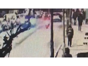 Yola Dikkatsiz Çıkan Yaya Araca Çarptı