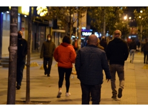 İstanbul’da Sokağa Çıkma Kısıtlamasının Sona Ermesiyle Hayat Normale Döndü