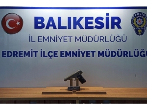 Balıkesir’de Polisi 7 Silah Ele Geçirdi