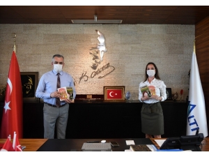 Başkan Esen’den Çocuklara Kitap