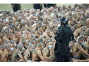 El Salvador’da Mahkumlara Benzeri Görülmemiş Hücre Cezası