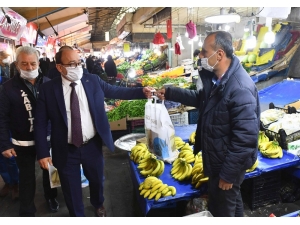 Ankara Büyükşehir Belediyesi, Ulus Halinde Maske, Eldiven Ve Dezenfektan Dağıttı