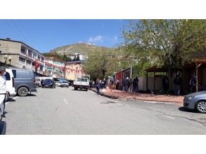 Kısıtlama Kalktı, Vatandaşlar Sosyal Mesafe Kuralına Uyarak Dışarı Çıktı