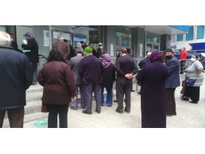 Sokağa Çıkma Yasağı Sona Erdi, Vatandaş Yine Bildiğini Okudu