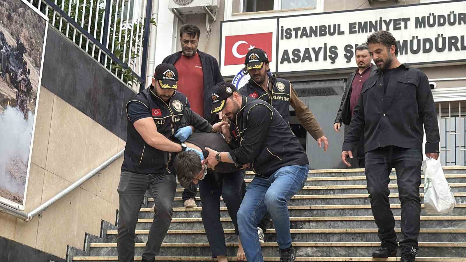 eyupsultan-camii-nde-silah-sesinin-yukseldigi-olaya-iliskin-gozaltina-alinan-2-supheli-adliyeye-sevk-edildi
