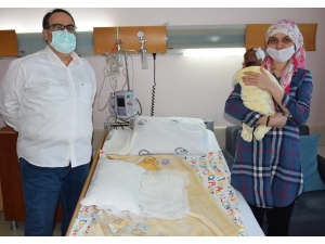 Kilo Kaybı Yaşayan 40 Günlük Bebek Ameliyatla Sağlığına Kavuştu