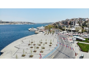 Sokağa Çıkma Kısıtlamasının Ardından Üsküdar Meydanı Sessizliğini Sürdürüyor