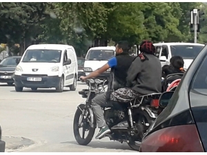 Kasksız, Tedbirsiz Aile Boyu Yolculuk