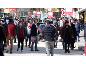 Van’da 4 Günlük Kısıtlama Sonrası Caddeler Doldu Taştı