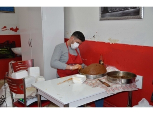 Kurtalan’da Ramazan Nedeni İle Çiğ Köfte Satışları Arttı