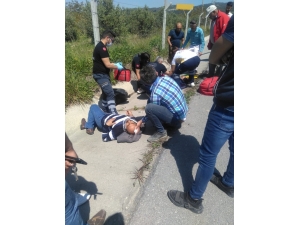 Kuşadası’ndaki Trafik Kazasında Baba Ve Kızı Yaralandı