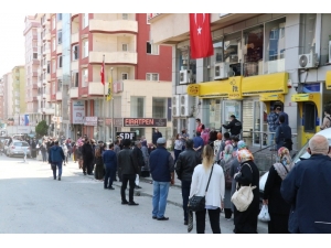 Ereğli’de Ptt Önünde Şifre Kuyruğu