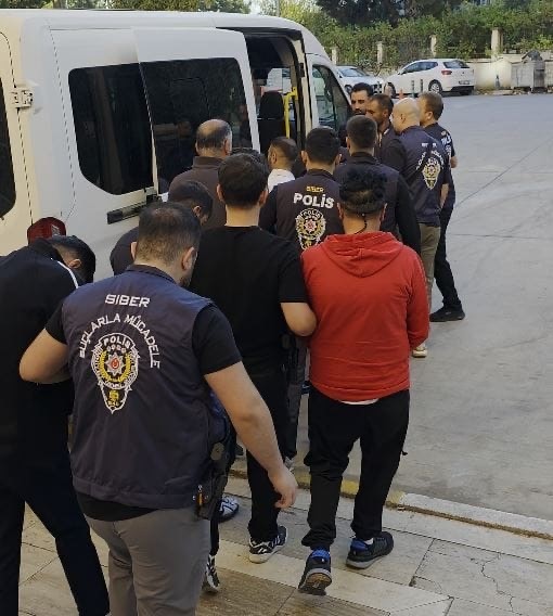 manisa-da-nitelikli-dolandiricilik-sorusturmasinda-14-supheli-tutuklandi