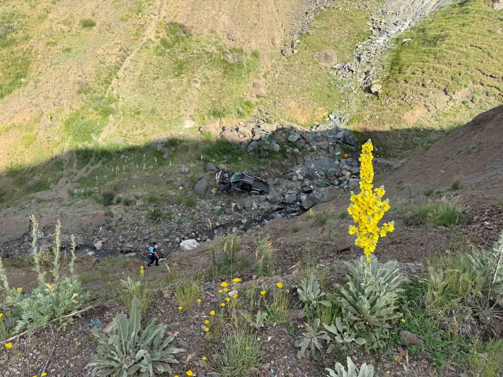 palandoken-gecidi-nde-feci-kaza-150-metrelik-ucuruma-yuvarlandi