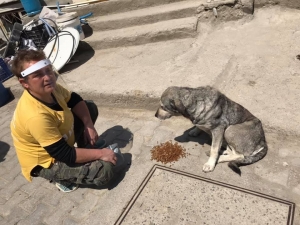 Ahbap’tan Sokak Hayvanlarına Mama Yardımı