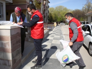 Gölbaşı Belediyesi İhtiyaç Sahiplerinin Yanında