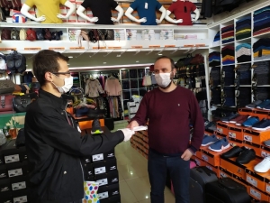 Ermenek Kaymakamlığı İlçedeki Esnafa Ücretsiz Maske Dağıttı