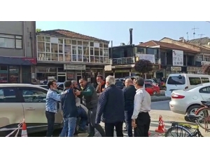 Zabıta, Sosyal Mesafe Uyarısında Bulunduğu Vatandaşla Birbirine Girdi