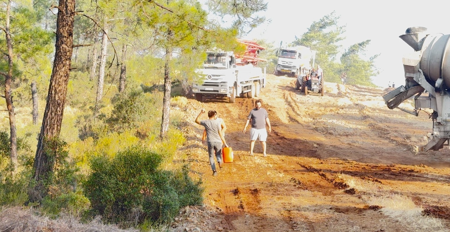 fethiye-uzumlu-deki-orman-yangininda-havadan-ve-karadan-yogun-mucadele