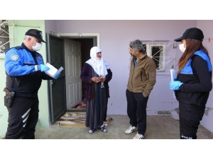 Polis Ekipleri 65 Yaş Üstü Vatandaşlar İçin Kapı Kapı Geziyor