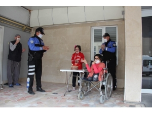 Kayseri Emniyet Müdürlüğünden Engelli Çocukların Yüzünü Güldürüyor