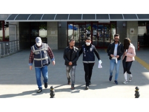 Eşini, Telefonunu Göstermediği İçin Bıçaklamış