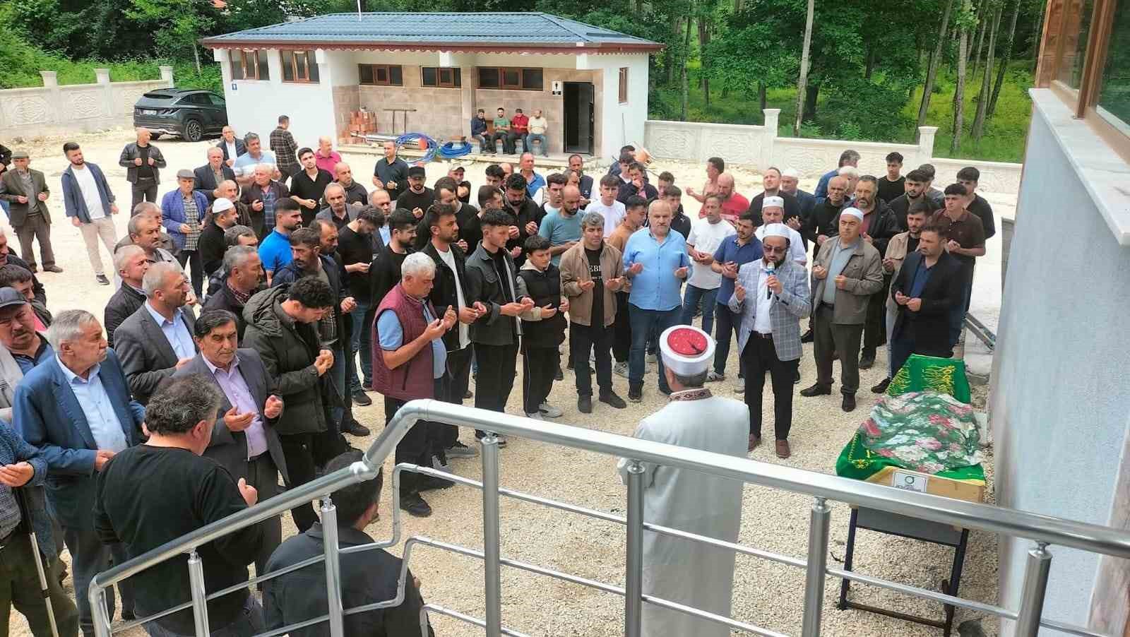 ordu-da-esi-tarafindan-oldurulen-kadin-topraga-verildi