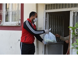 Tarsus Belediyesi, Çiftçilerden Aldığı Mahsulleri Ücretsiz Dağıtıyor