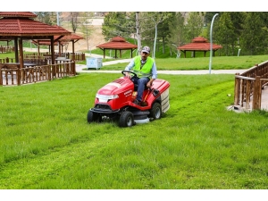 Park Ve Bahçelerde Bahar Temizliği