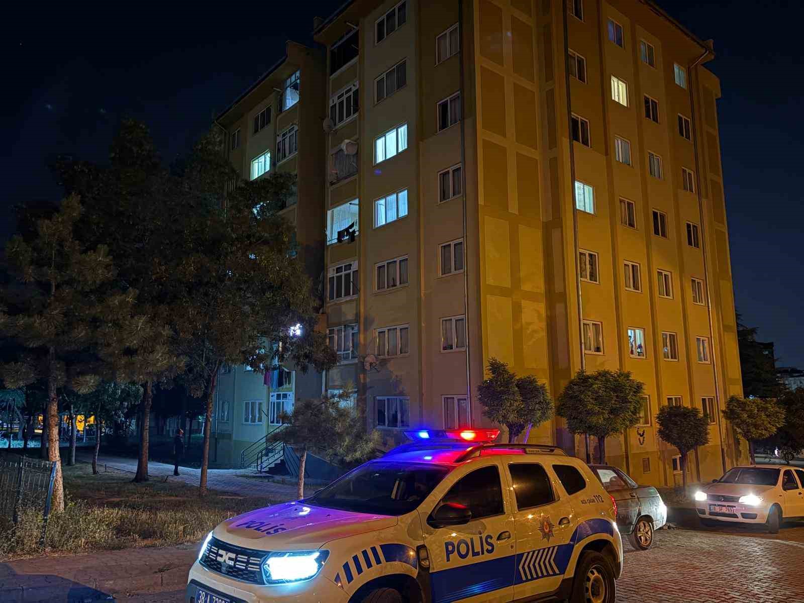 kayseri-de-3-kattan-dusen-cocuk-agir-yaralandi