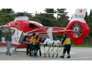Düşerek Bacağı Kırılan Yaşlı Kadın Ambulans Helikopterle Hastaneye Sevk Edildi