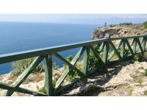 Falezlerde Fotoğraf Çektirmek İsterken Düşerek Ölen Kazak Kadın Polis Çıktı