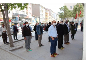 Belediye Sosyal Mesafeye Etiketli Çözüm