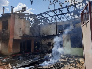 Isparta’da Çıkan Yangında 2 Katlı Ev Tamamen Yandı