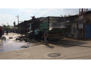 Park Halindeki Kamyon Alev Alev Yandı