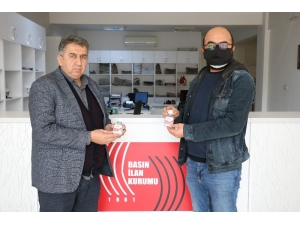 Basın İlan Kurumundan Gazetecilere El Dezenfektanı